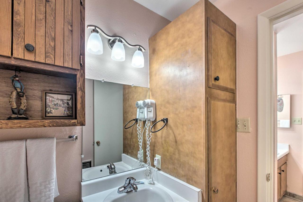 Red River Ski Condo On Main St - Mtn View! Zewnętrze zdjęcie